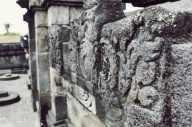 Relief di salah satu bagian Candi Sambisari