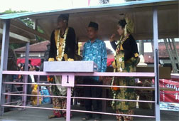 Lori, Saksi Bisu Pernikahan 12 12 12 Lori, Saksi Bisu Pernikahan 12 12 12