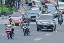 Susahnya Mengurai Kemacetan Malioboro Saat Libur Tiba Susahnya Mengurai Kemacetan Malioboro Saat Libur Tiba