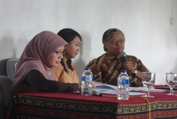 Identitas Budaya dan Bahasa Daerah Semakin Terkikis Identitas Budaya dan Bahasa Daerah Semakin Terkikis