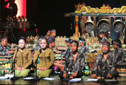 Mempertahankan Eksistensi Karawitan sebagai Seni Agung Mempertahankan Eksistensi Karawitan sebagai Seni Agung