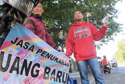 Raup untung Jasa Tukar Uang Raup untung Jasa Tukar Uang
