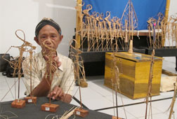Ternyata, Buat Wayang Bisa Pakai Lidi! Ternyata, Buat Wayang Bisa Pakai Lidi!