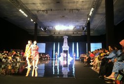Anak SD Sudah Piawai Membatik dan Tampil di Jogja Fashion Week 2014 Anak SD Sudah Piawai Membatik dan Tampil di Jogja Fashion Week 2014