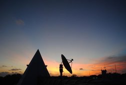 Aksi Damai Selamatkan Gumuk Pasir dari Tambak Udang Liar Aksi Damai Selamatkan Gumuk Pasir dari Tambak Udang Liar