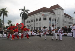 Mempertahankan Silat Sebagai Aset Warisan Tak Terlupakan Mempertahankan Silat Sebagai Aset Warisan Tak Terlupakan
