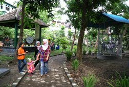 Tanamkan Kepedulian Lingkungan Semenjak Dini Tanamkan Kepedulian Lingkungan Semenjak Dini