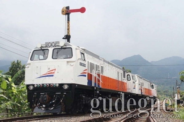 Tips Nyaman Naik Kereta Api Tut...Tuut...Tuuut... Tips Nyaman Naik Kereta Api Tut...Tuut...Tuuut...