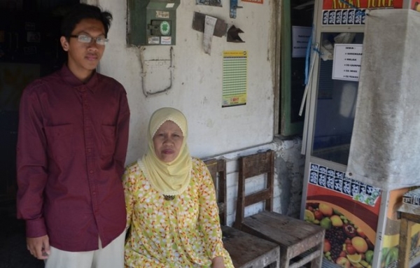 Sukses masuk UGM, Anak Tukang Es Campur ini Bersyukur Sukses masuk UGM, Anak Tukang Es Campur ini Bersyukur