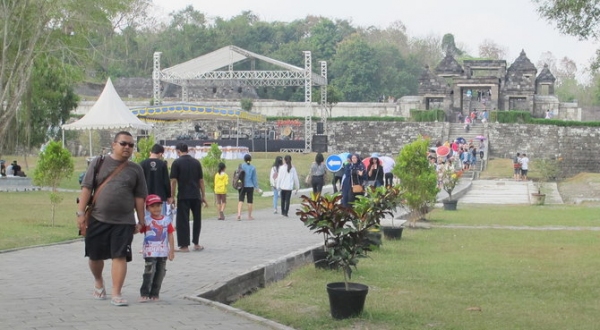 Festival Rakyat Pertama di Ratu Boko Sedot Banyak Wisatawan Festival Rakyat Pertama di Ratu Boko Sedot Banyak Wisatawan