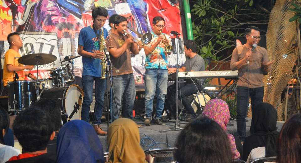 JazzMbenSenen Dipandangan Eko Widyamanto Latin Project JazzMbenSenen Dipandangan Eko Widyamanto Latin Project