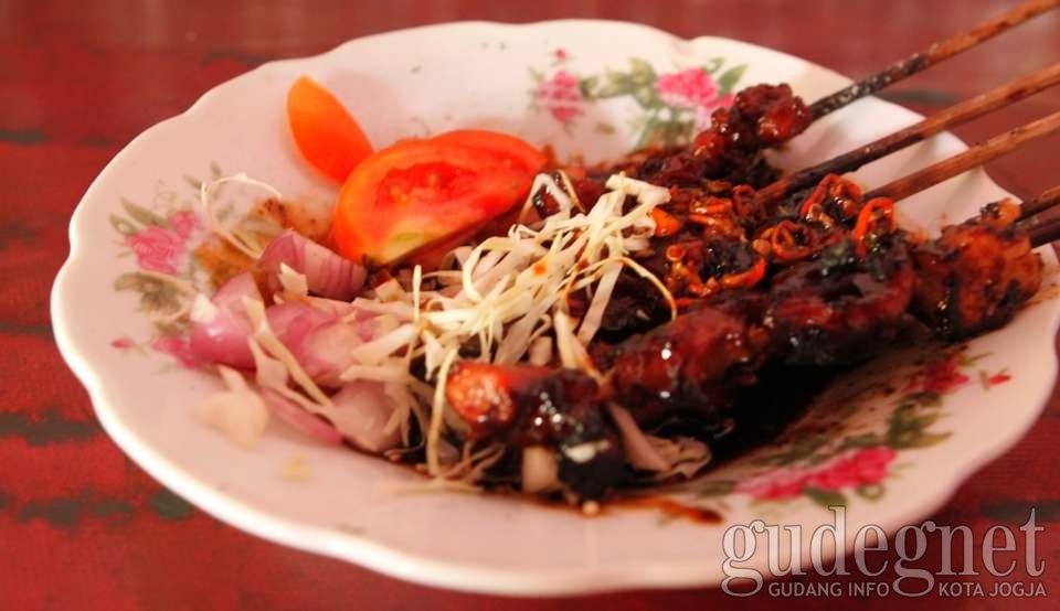 Coba, Rasakan Sate Petir Pak Nano, Dijamin Huh Hah! Coba, Rasakan Sate Petir Pak Nano, Dijamin Huh Hah!