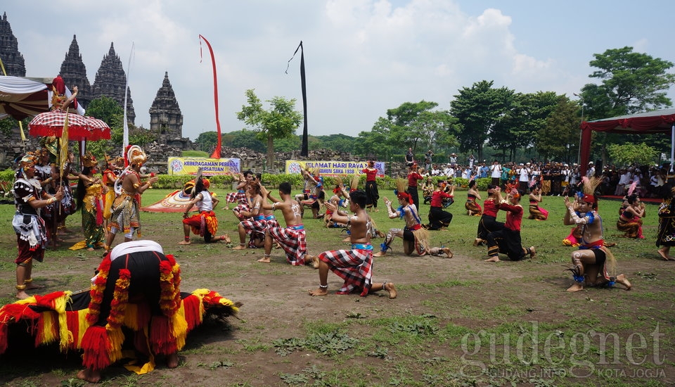 5 Tarian Nusantara Meramaikan Tawur Agung di Candi Prambanan 5 Tarian Nusantara Meramaikan Tawur Agung di Candi Prambanan