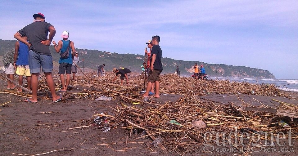 Ini Dia, Kondisi Terkini Sampah Parangtritis! Ini Dia, Kondisi Terkini Sampah Parangtritis!