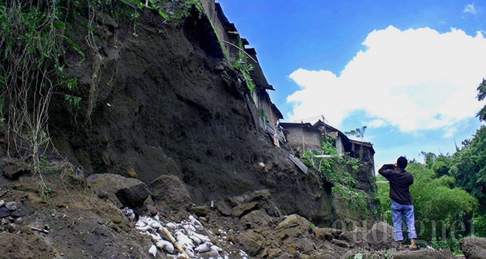 Cara Cerdas Hindari Longsor Diarea Sungai Ala Dosen Teknik Geologi UGM Cara Cerdas Hindari Longsor Diarea Sungai Ala Dosen Teknik Geologi UGM