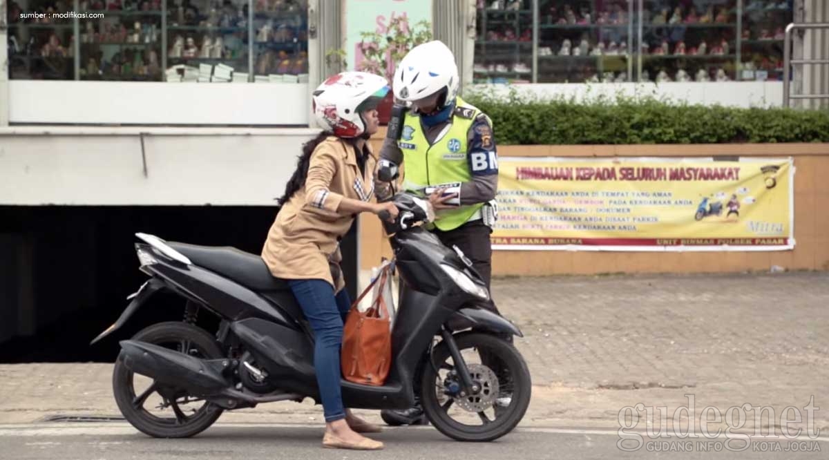 Penting! Ini 5 Layanan Lalu Lintas Yang Bikin Anda Bebas Was-Was Penting! Ini 5 Layanan Lalu Lintas Yang Bikin Anda Bebas Was-Was