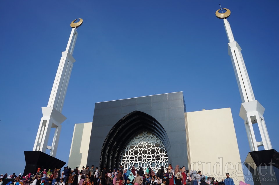 5 Kesalahan yang Mengurangi Pahala Shalat Jum'at 5 Kesalahan yang Mengurangi Pahala Shalat Jum'at