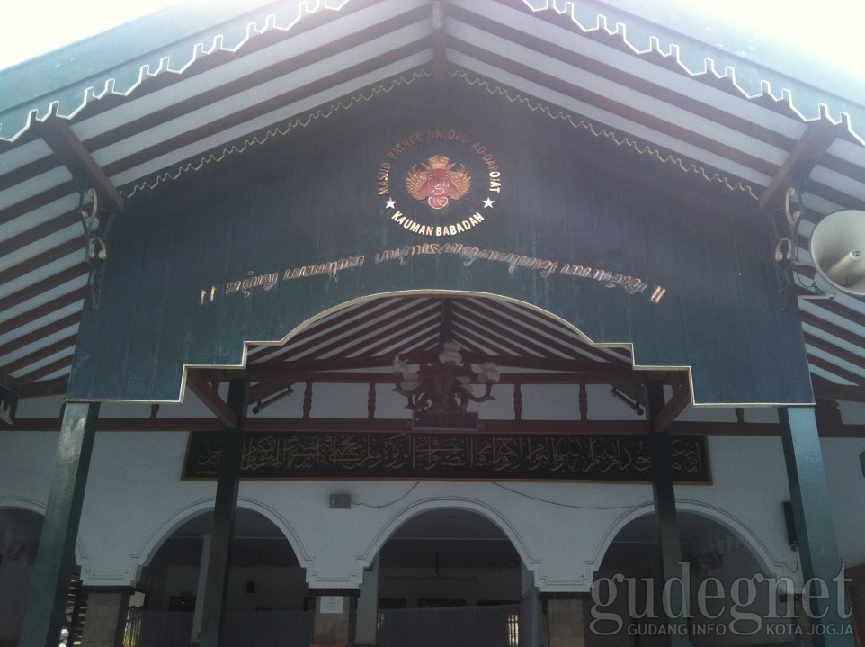 Kraton Rangkul 4 Masjid Kagungan nDalem Shalawatan Bareng Kraton Rangkul 4 Masjid Kagungan nDalem Shalawatan Bareng
