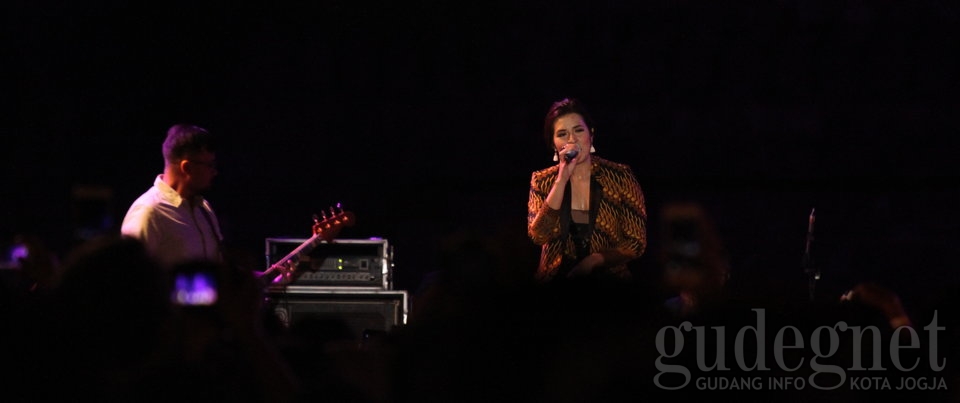 Raisa Manggung, Penonton Melting Raisa Manggung, Penonton Melting