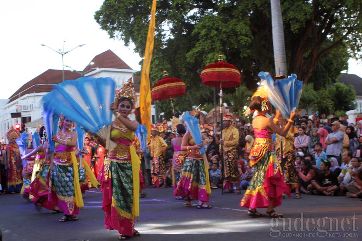 Pawai Festival Kesenian Yogyakarta 2016 Dimeriahkan Kisah Nyi Roro Kidul Pawai Festival Kesenian Yogyakarta 2016 Dimeriahkan Kisah Nyi Roro Kidul
