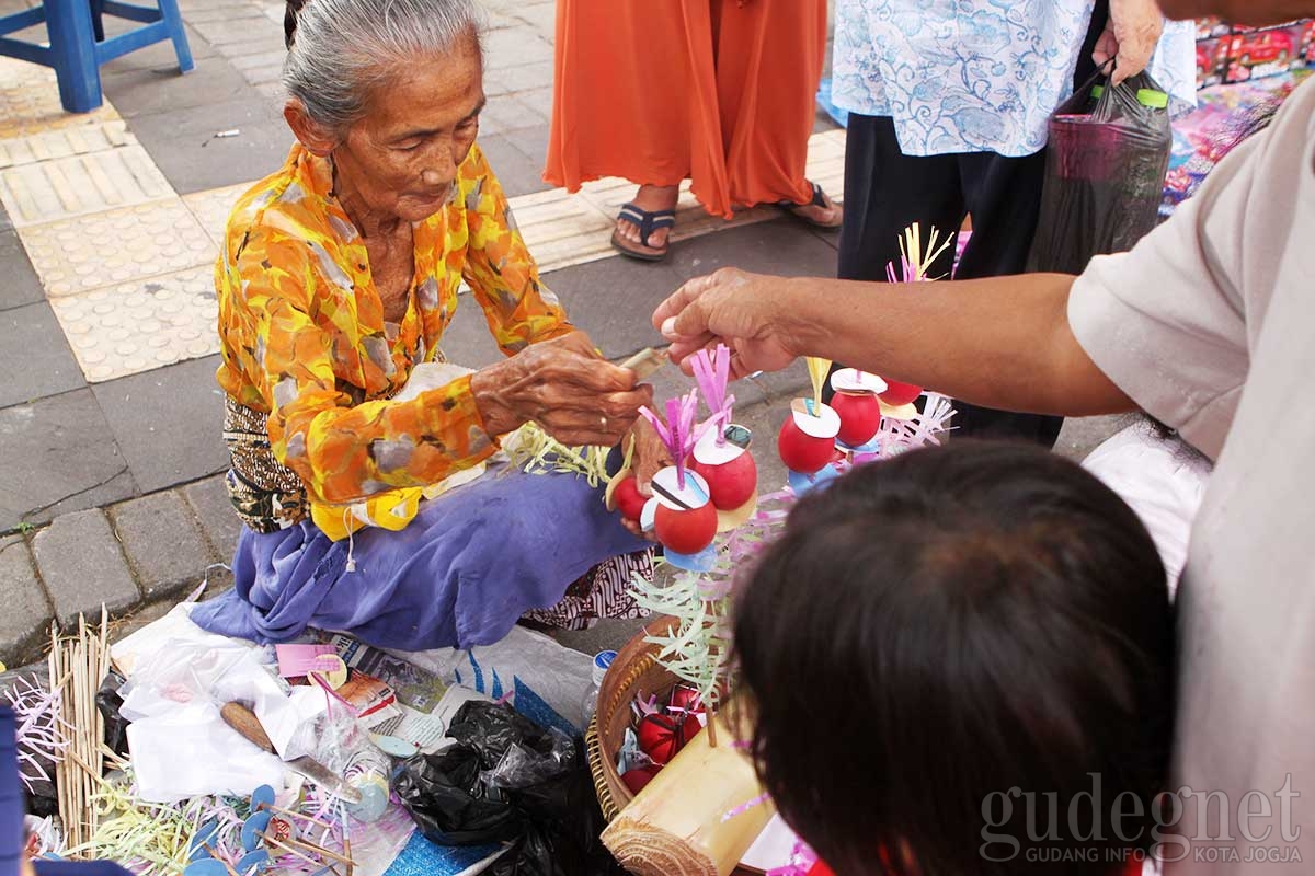 Mengenal Endog Abang, Makanan Langka Yang Muncul Hanya Saat Garebeg Besar Mengenal Endog Abang, Makanan Langka Yang Muncul Hanya Saat Garebeg Besar