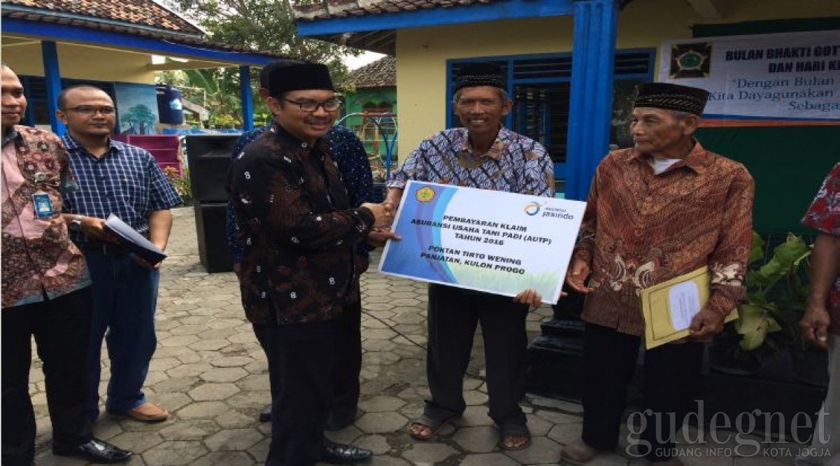 Petani Cukup Bayar Premi Asuransi 36 Ribu, 1 Ha Sawah Bakal Aman Petani Cukup Bayar Premi Asuransi 36 Ribu, 1 Ha Sawah Bakal Aman