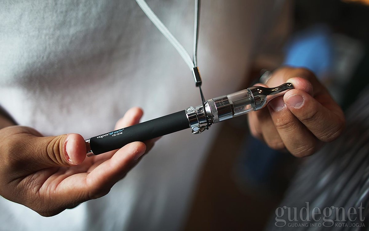 Begini Bahaya Rokok Elektrik untuk Buah Hati dan Ibundanya Begini Bahaya Rokok Elektrik untuk Buah Hati dan Ibundanya