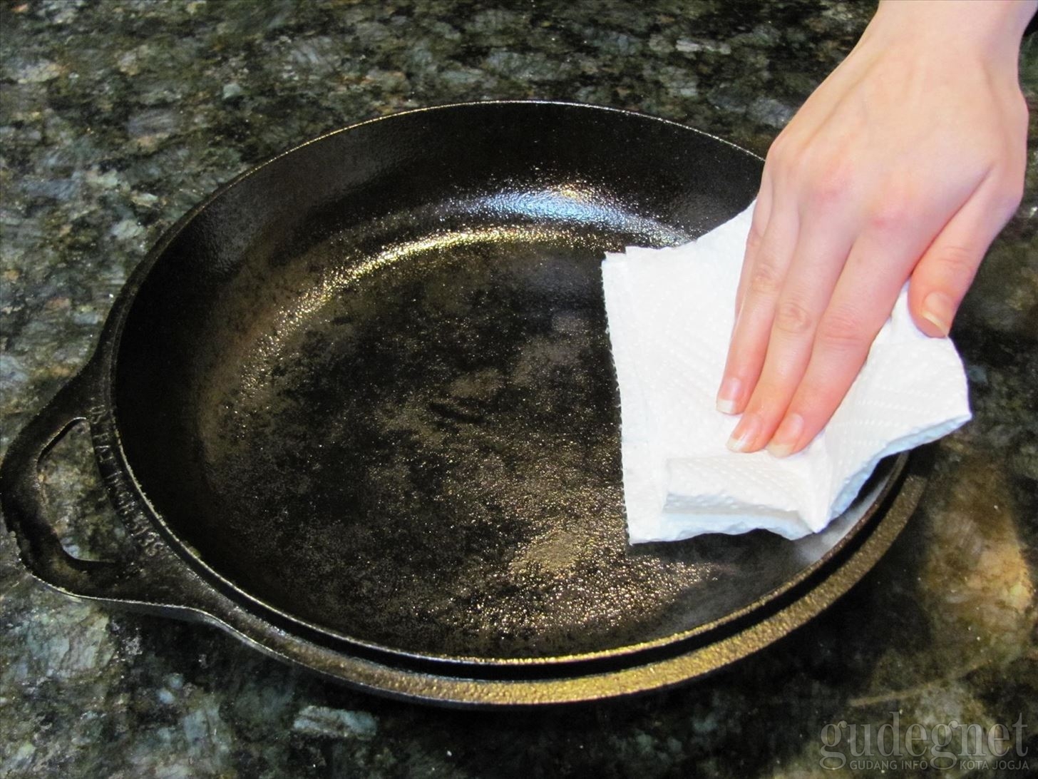 Tips Membersihkan Peralatan Dapur yang Gosong Tips Membersihkan Peralatan Dapur yang Gosong