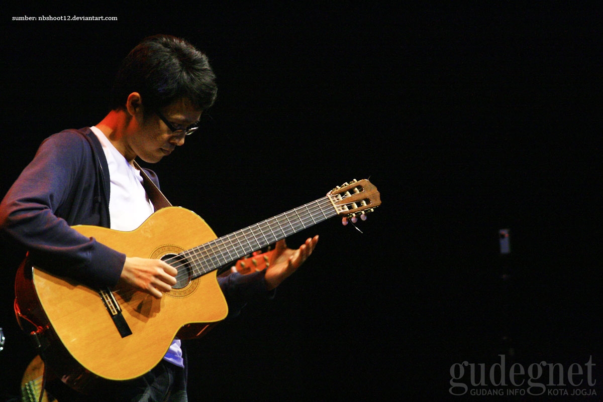 Menyimak Jejak Langkah Tohpati, Gitaris Ngayogjazz 2016 Menyimak Jejak Langkah Tohpati, Gitaris Ngayogjazz 2016