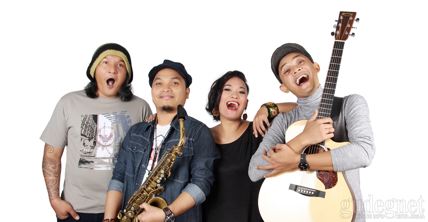 Konser Jazz Ndeso Ngayogjazz 2016 Hadirkan Bonita and the hus Band Konser Jazz Ndeso Ngayogjazz 2016 Hadirkan Bonita and the hus Band