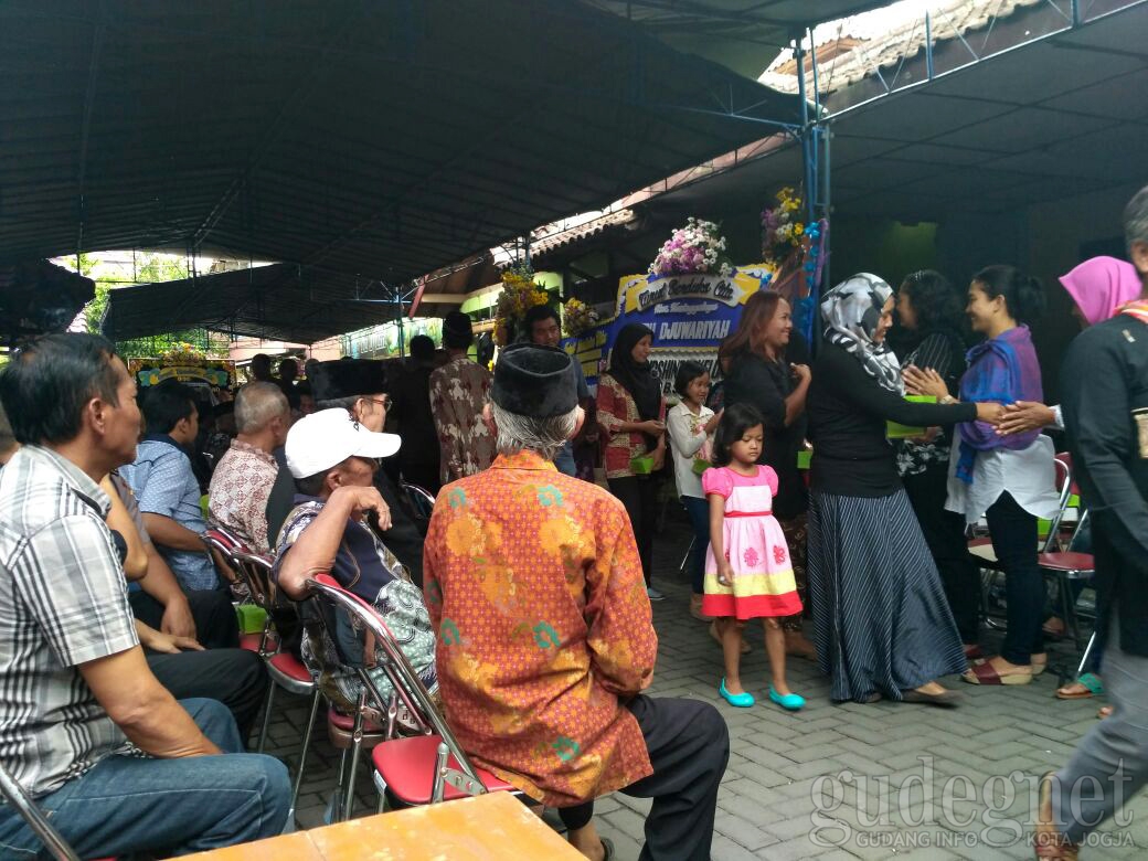Ucapan Belasungkawa untuk Yu Djum Capai 7132 Twit Ucapan Belasungkawa untuk Yu Djum Capai 7132 Twit