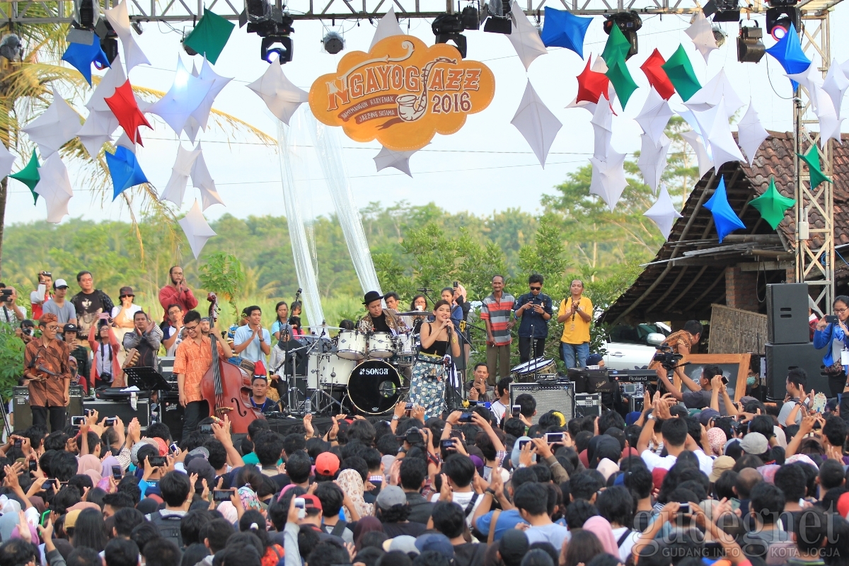 Monita Tahalea Tampil Pada Ngayogjazz 2016, Penonton Menyemut Monita Tahalea Tampil Pada Ngayogjazz 2016, Penonton Menyemut