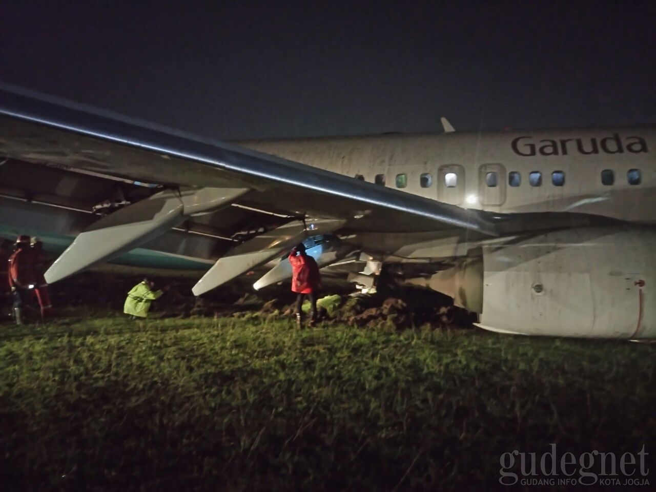 Bandara Adi Sutjipto Masih Ditutup