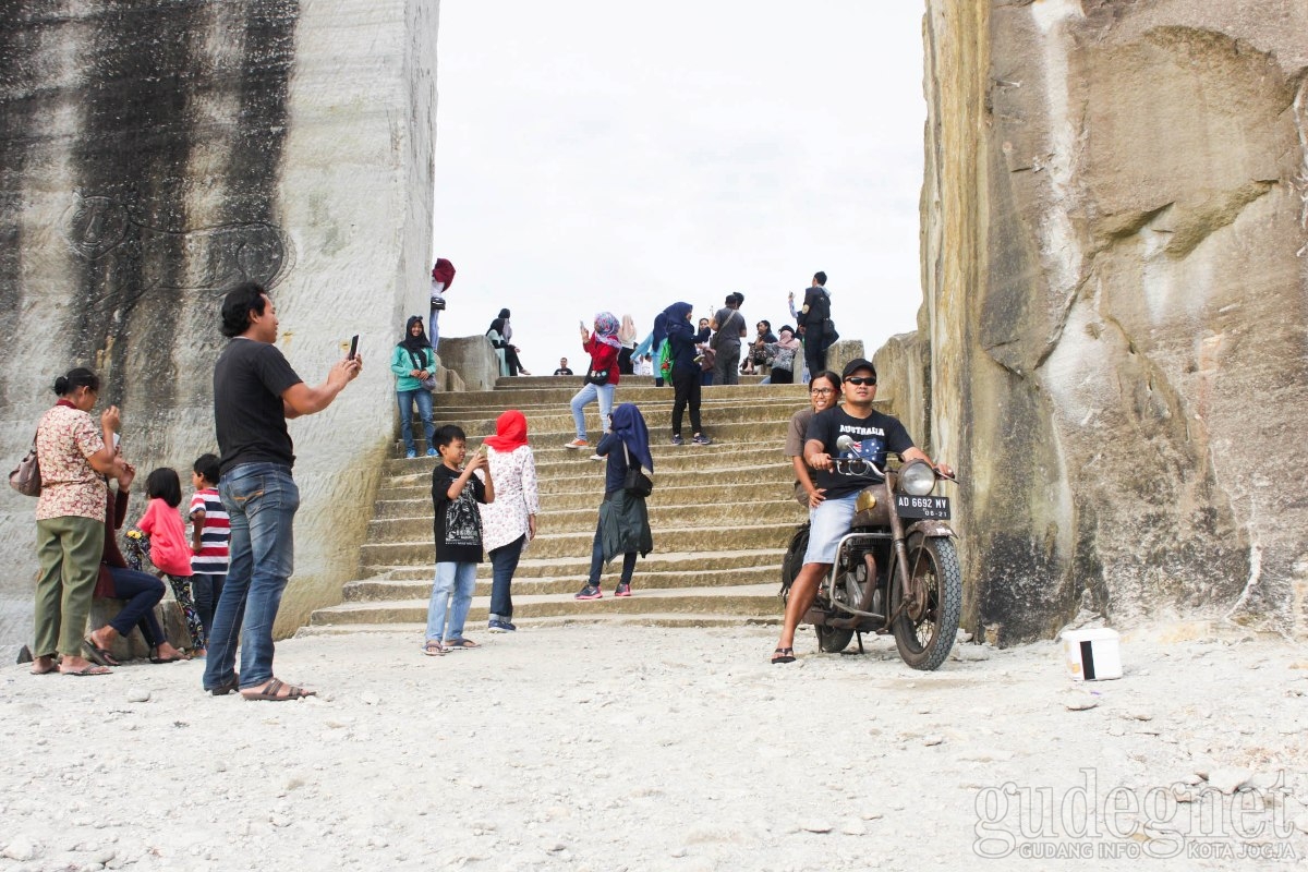 Tebing Breksi, Makin Menarik dengan Beragam Spot Foto Tebing Breksi, Makin Menarik dengan Beragam Spot Foto