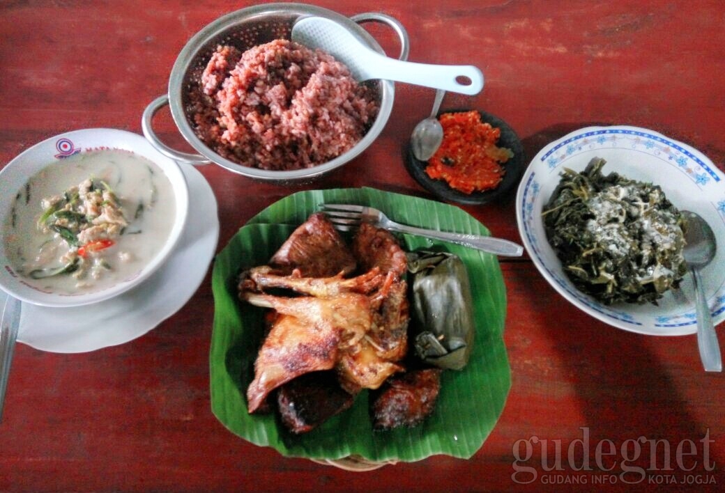 Sego Abang Lombok Ijo Mbah Wiji, Favorit Artis Hingga Pejabat Sego Abang Lombok Ijo Mbah Wiji, Favorit Artis Hingga Pejabat