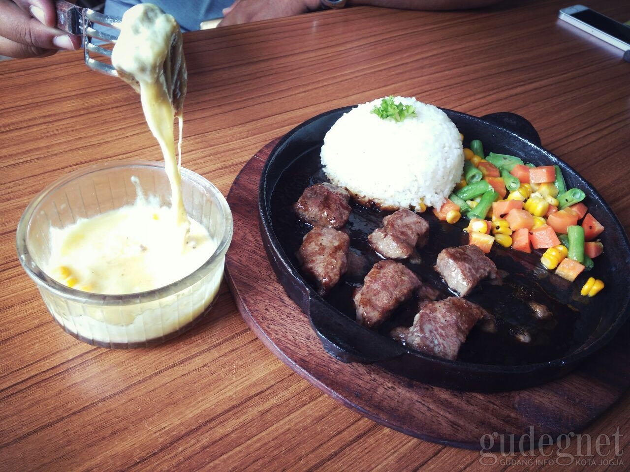 Jadi Ini Toh yang Bikin Steak Addict Diburu Pelanggan Jadi Ini Toh yang Bikin Steak Addict Diburu Pelanggan