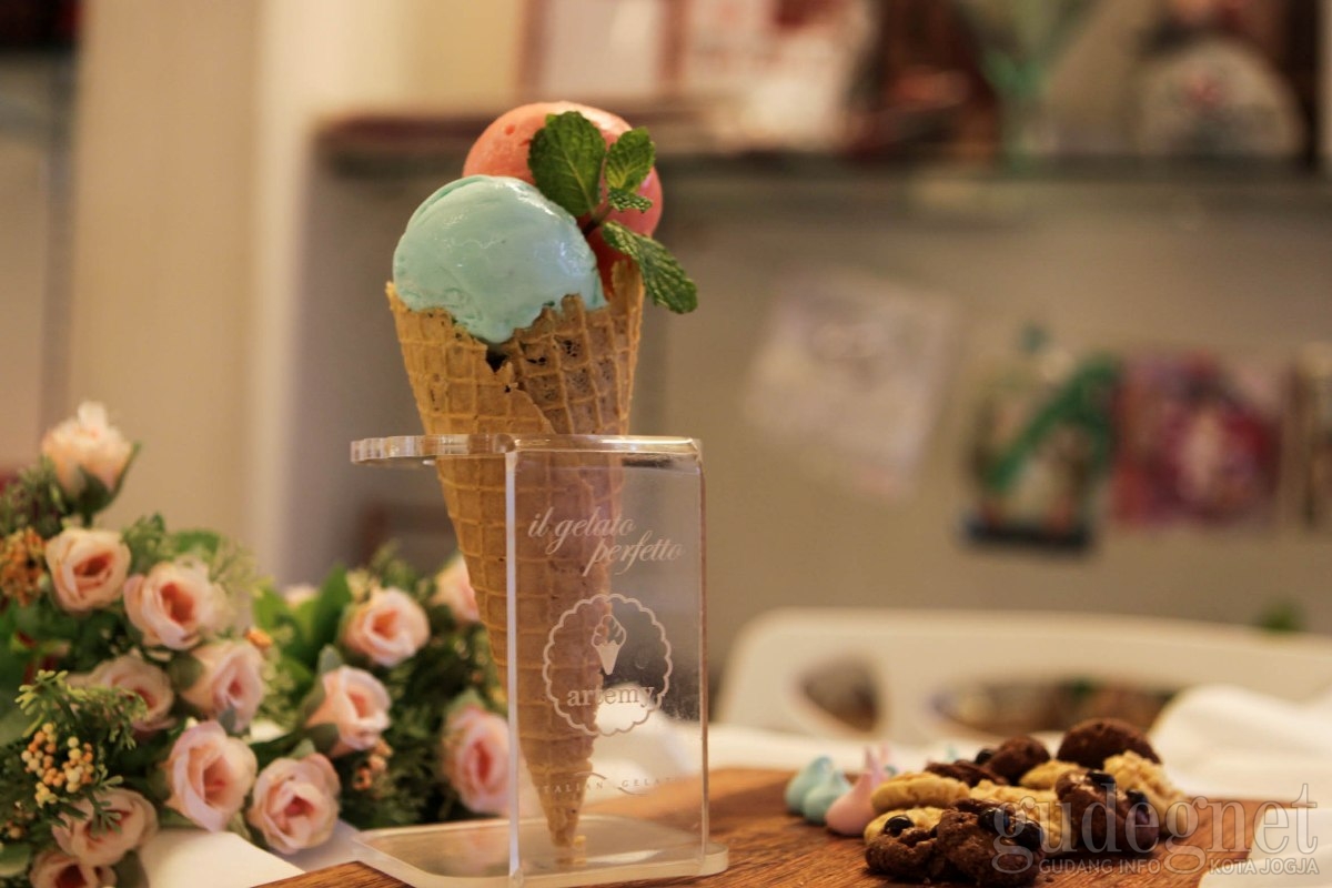Artemy, Gelato dan Suasana Bak di Italia Artemy, Gelato dan Suasana Bak di Italia