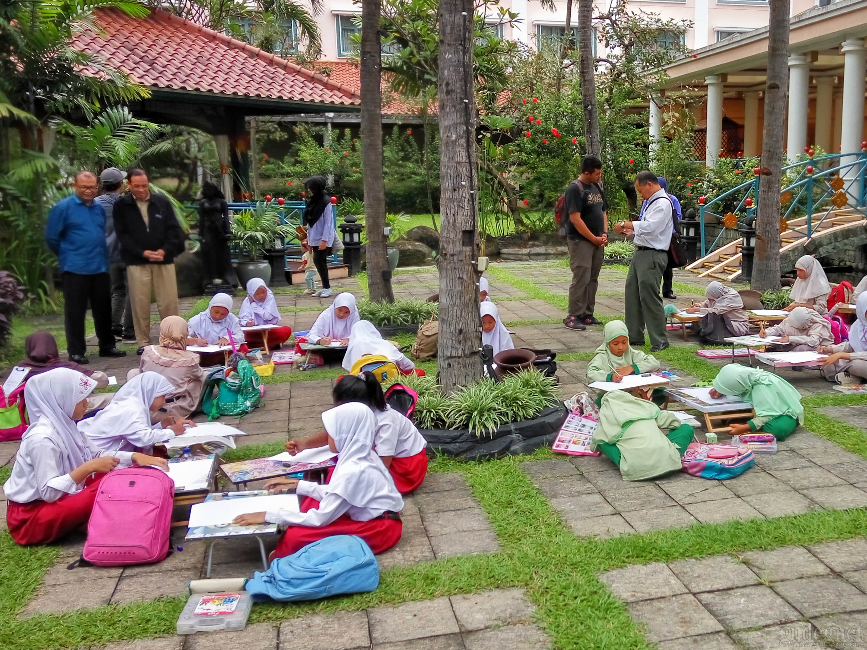 Melia Purosani dan BKSDA Gelar Lomba Lukis Gelatik Jawa Melia Purosani dan BKSDA Gelar Lomba Lukis Gelatik Jawa