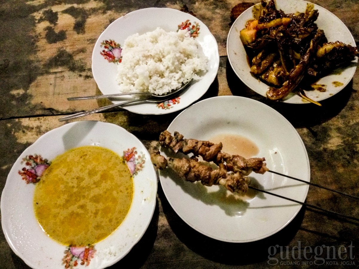 Mencicipi Kuliner Klathak di Jalan Godean Mencicipi Kuliner Klathak di Jalan Godean