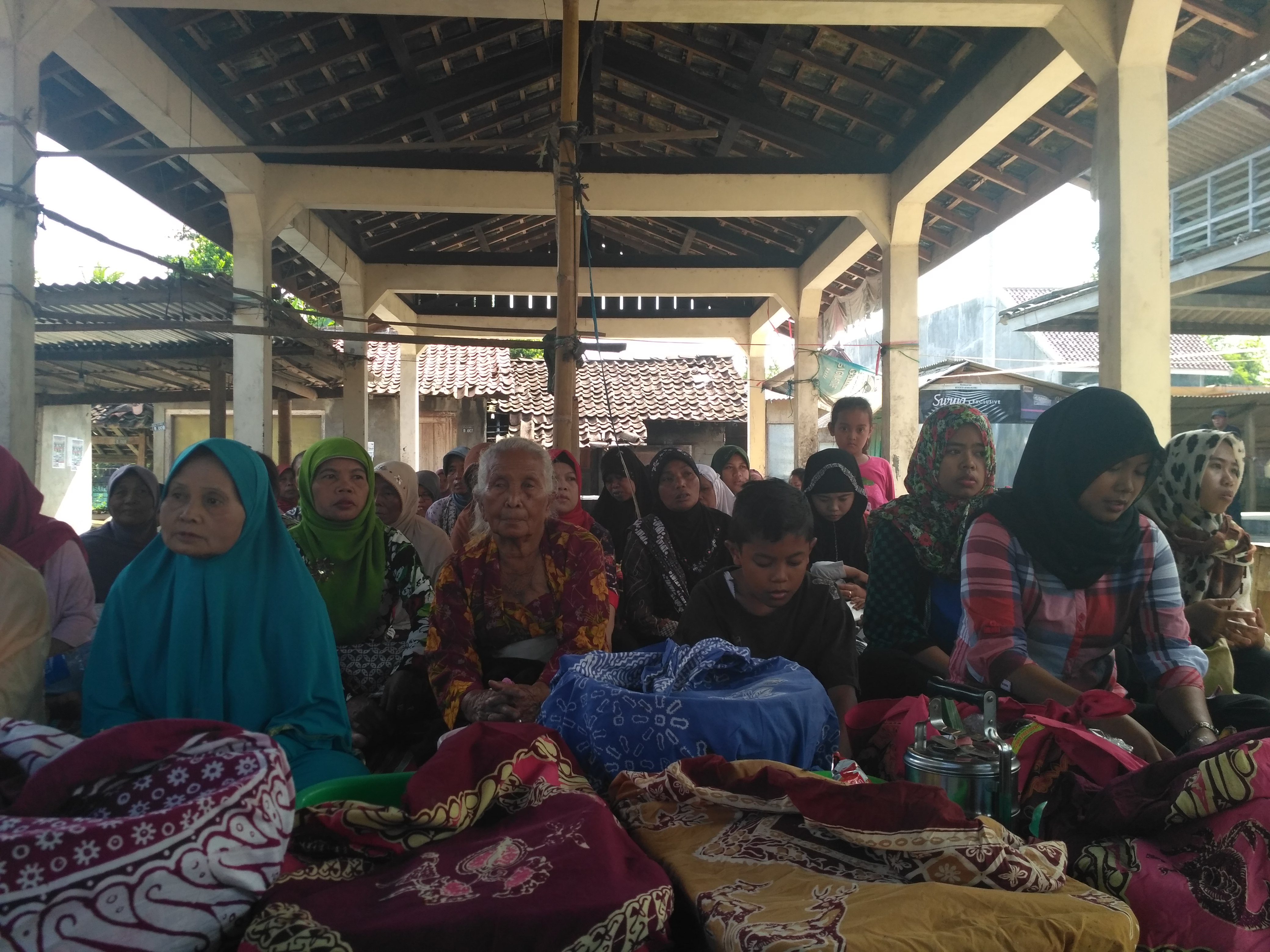 Unik, Nyadran dilakukan di Tengah Pasar Unik, Nyadran dilakukan di Tengah Pasar