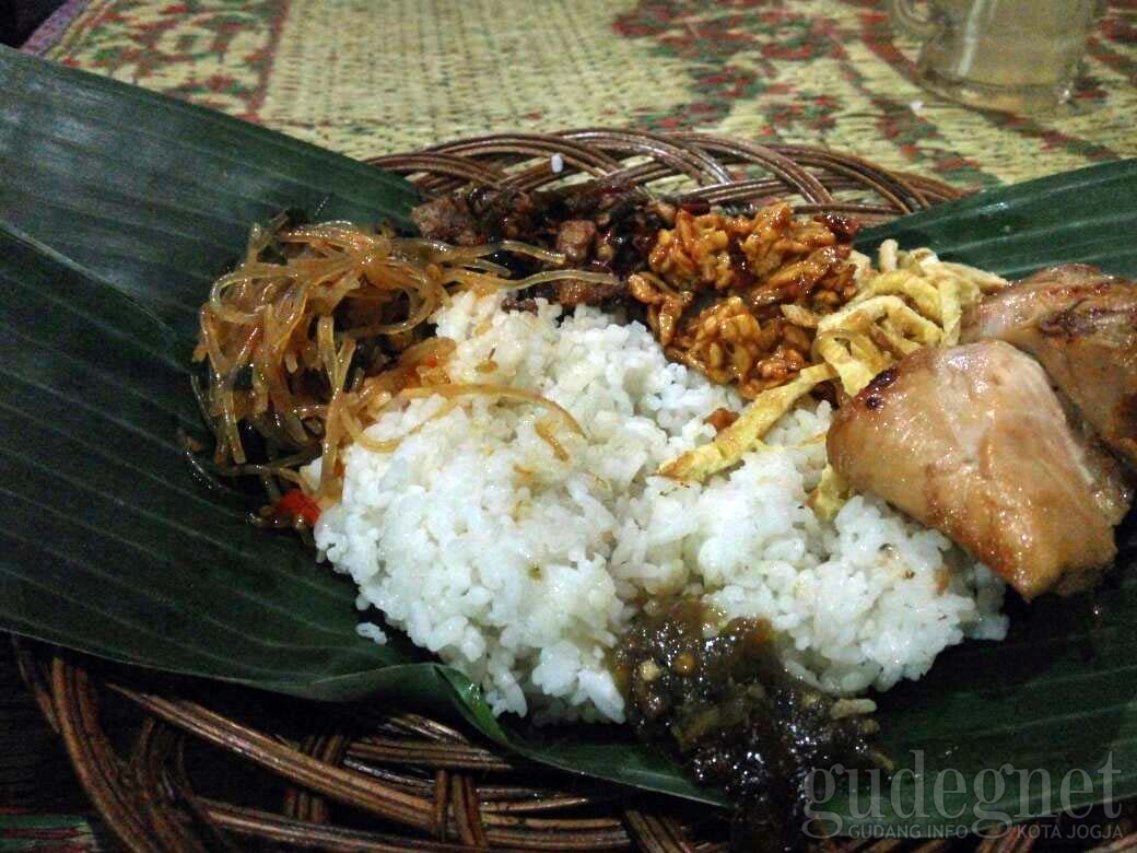 Menikmati Pedasnya Nasi Langgi Pak Man Menikmati Pedasnya Nasi Langgi Pak Man