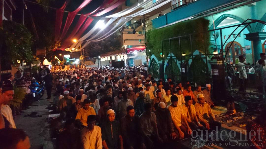 Begini 5 Keutamaan Lailatul Qadar yang Tak Kalian Tahu Begini 5 Keutamaan Lailatul Qadar yang Tak Kalian Tahu