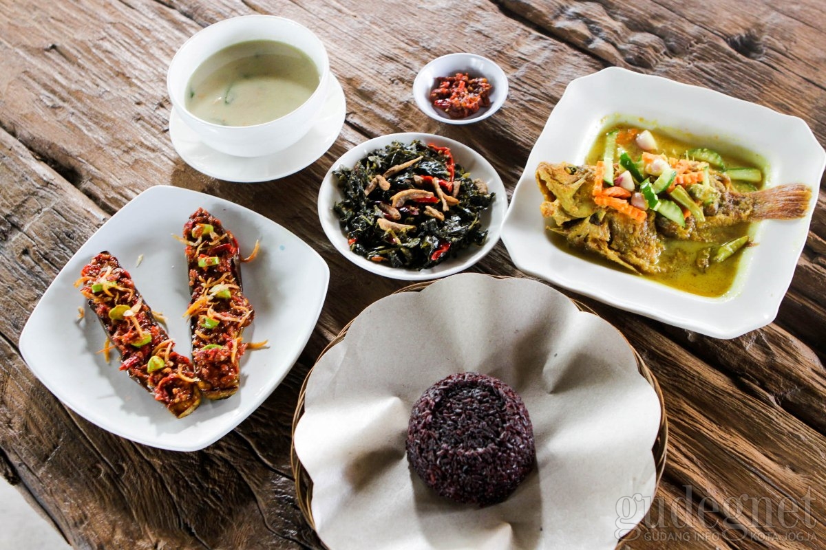 Sego Ireng, Kuliner Lezat Bercitarasa Jawa Sego Ireng, Kuliner Lezat Bercitarasa Jawa