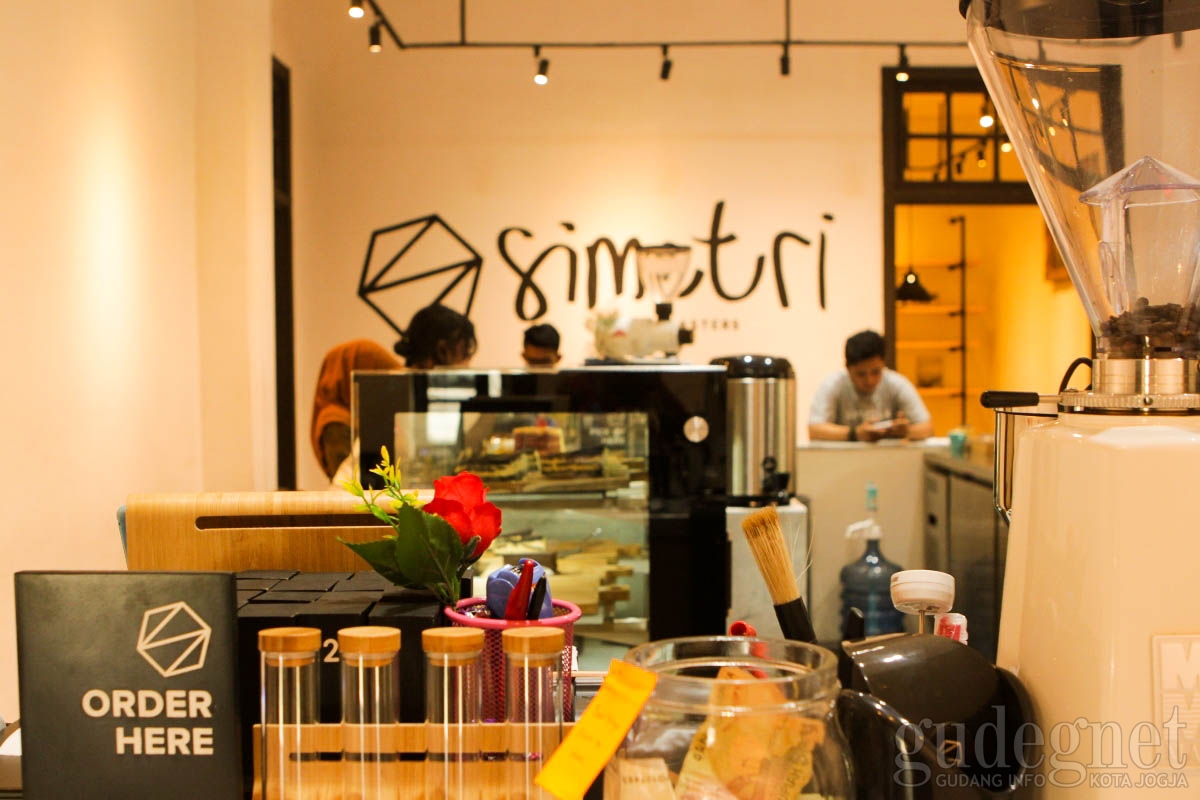 Ngopi dengan Suasana Homy di Simetri Coffee Ngopi dengan Suasana Homy di Simetri Coffee