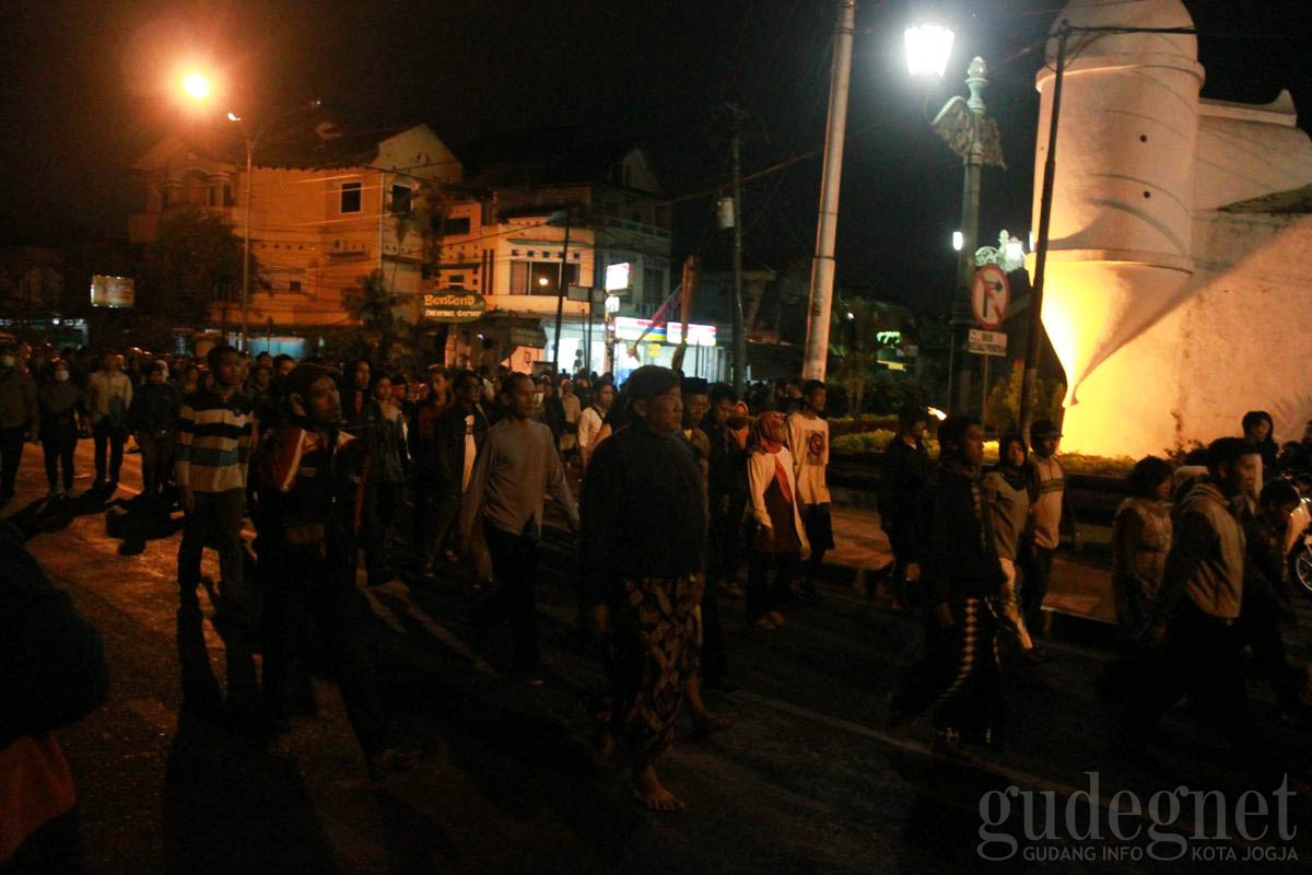 Keraton Yogyakarta Gelar Ritual Mubeng Beteng Keraton Yogyakarta Gelar Ritual Mubeng Beteng