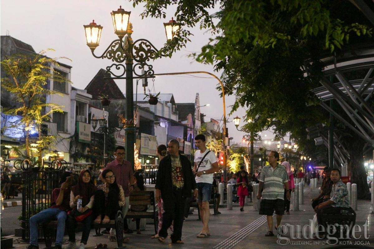 Malioboro Coffee Night Dipadati Pengunjung Malioboro Coffee Night Dipadati Pengunjung