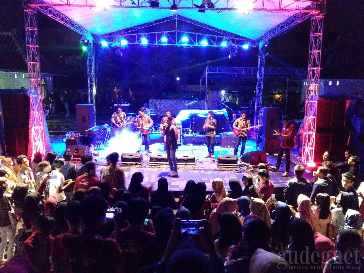 Plasa Ngasem Digoyang Konser Musik EBK VIII Plasa Ngasem Digoyang Konser Musik EBK VIII