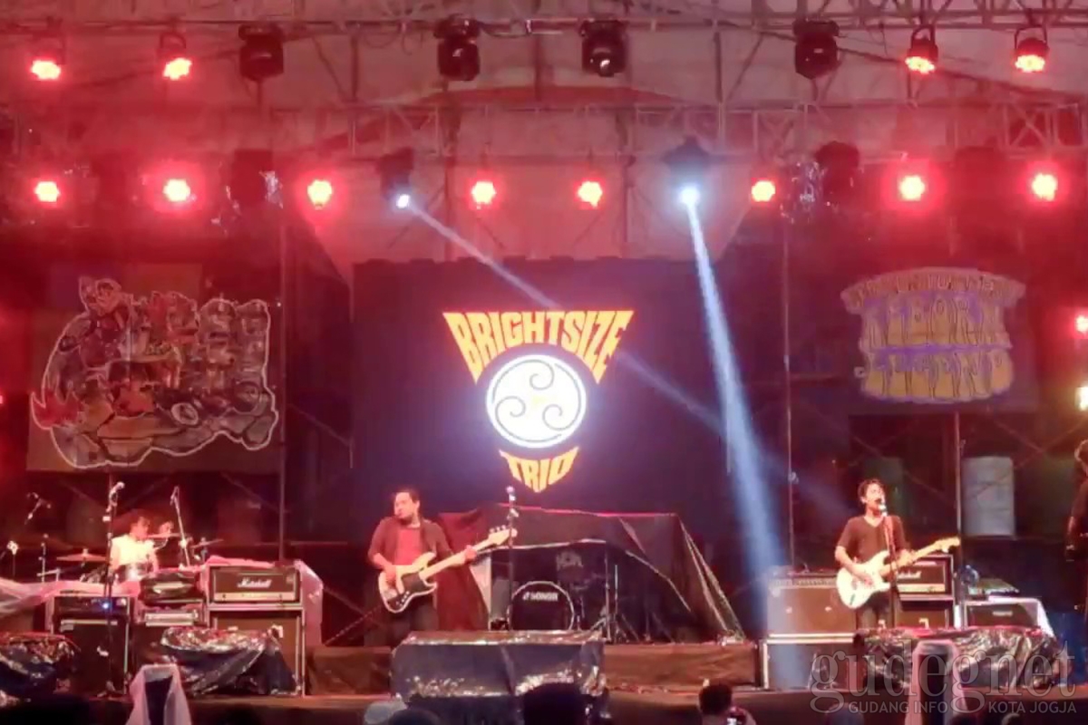 Perjalanan Brightsize Trio Menuju Ngayogjazz 2017 Perjalanan Brightsize Trio Menuju Ngayogjazz 2017