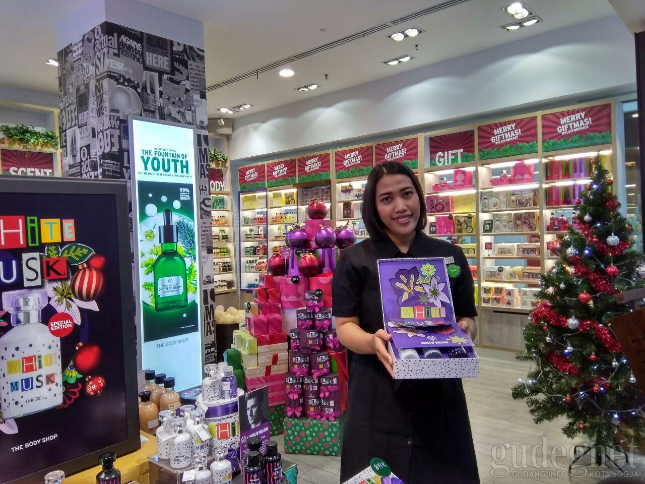 Christmas Gift Moment Berbagi dari The Body Shop Christmas Gift Moment Berbagi dari The Body Shop