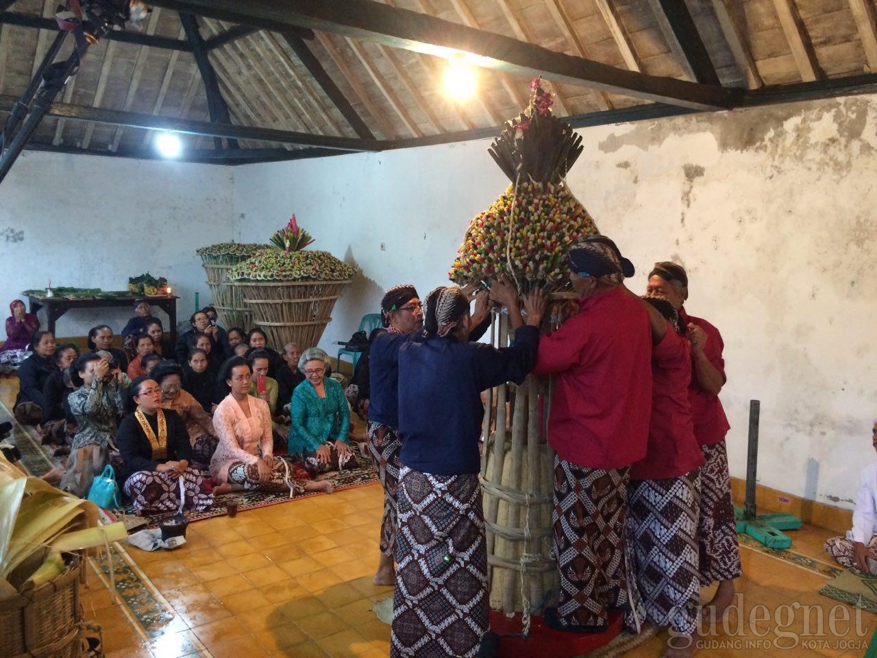 Keraton Yogyakarta Gelar Prosesi Numplak Wajik Keraton Yogyakarta Gelar Prosesi Numplak Wajik